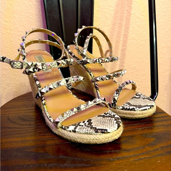 Steve Madden Shoes - Steve Madden Women’s Size 9.5 Faux Snakeskin Wedge